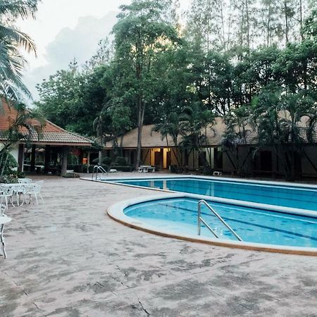 The Pine Resort Pathum Thani Bagian luar foto