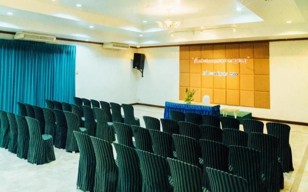 The Pine Resort Pathum Thani Bagian luar foto