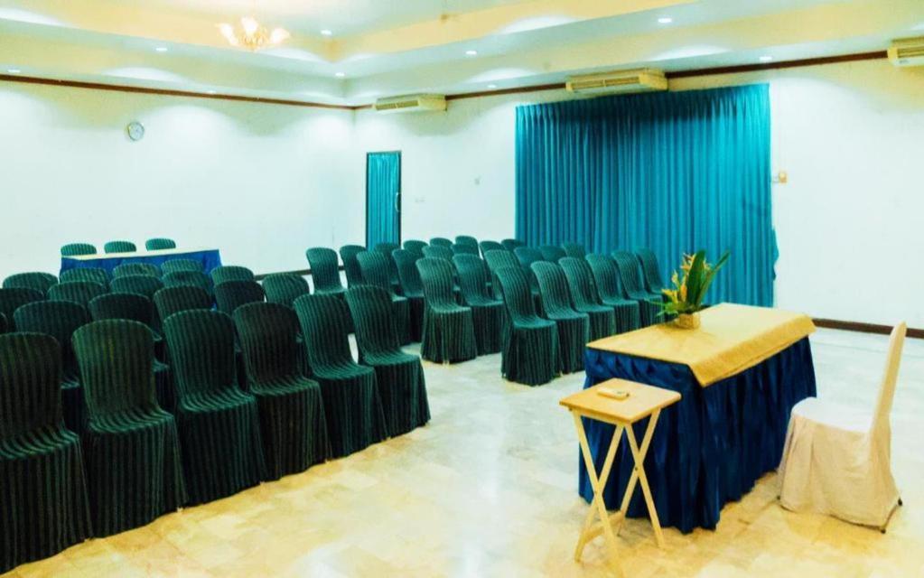 The Pine Resort Pathum Thani Bagian luar foto