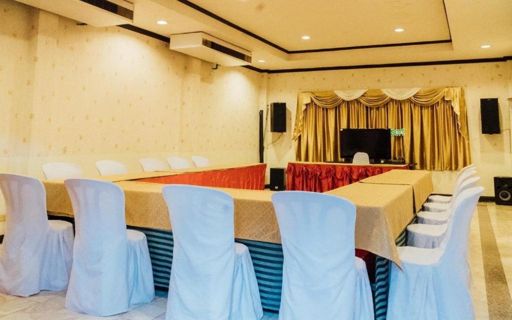 The Pine Resort Pathum Thani Bagian luar foto