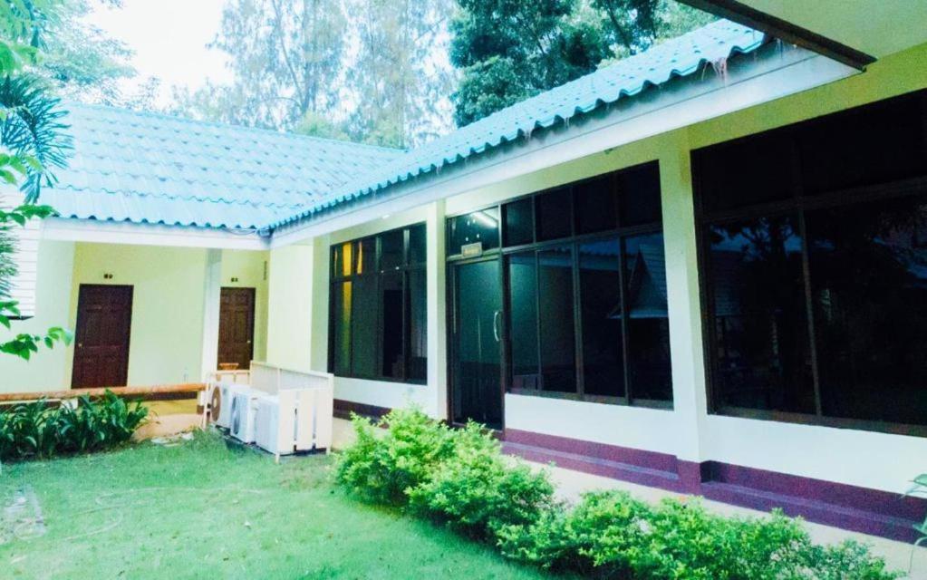 The Pine Resort Pathum Thani Bagian luar foto