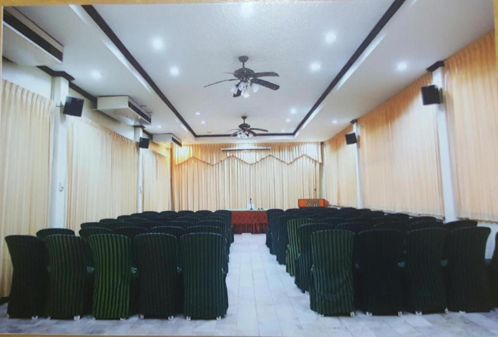 The Pine Resort Pathum Thani Bagian luar foto