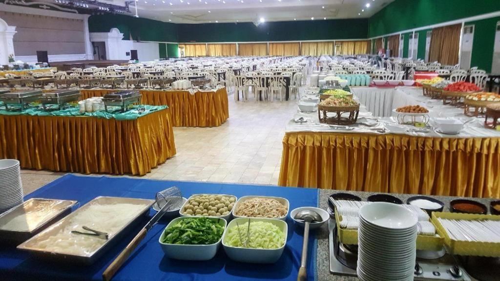 The Pine Resort Pathum Thani Bagian luar foto