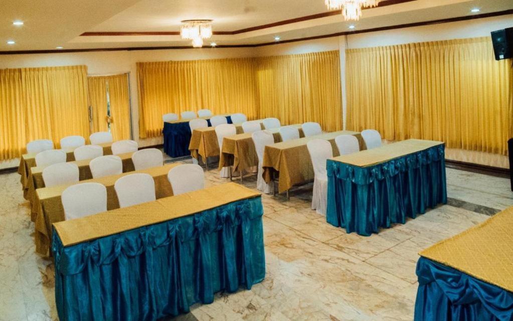 The Pine Resort Pathum Thani Bagian luar foto