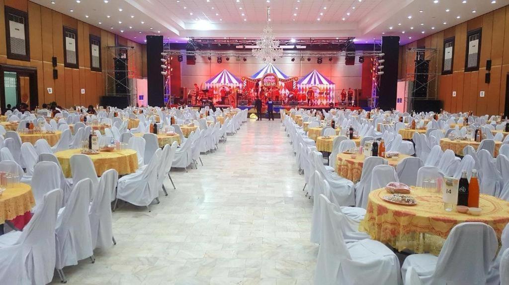 The Pine Resort Pathum Thani Bagian luar foto