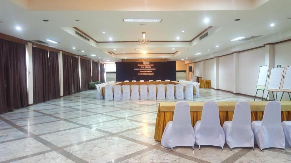 The Pine Resort Pathum Thani Bagian luar foto