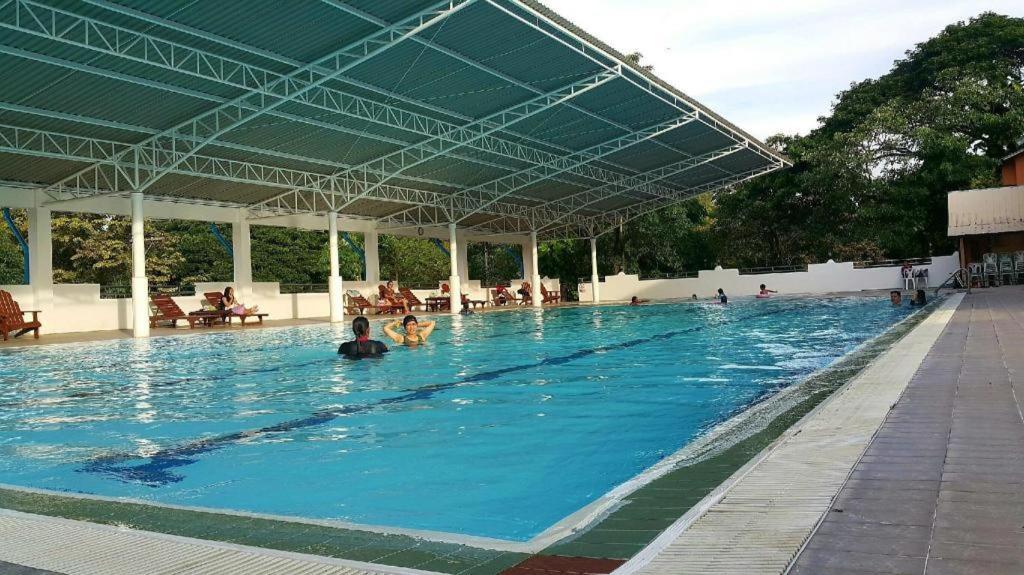 The Pine Resort Pathum Thani Bagian luar foto