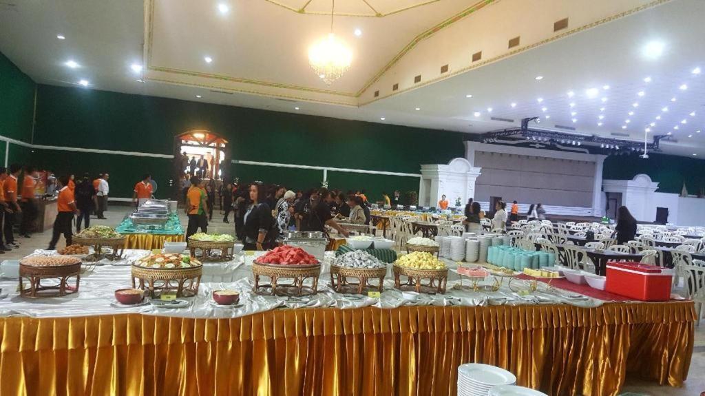 The Pine Resort Pathum Thani Bagian luar foto