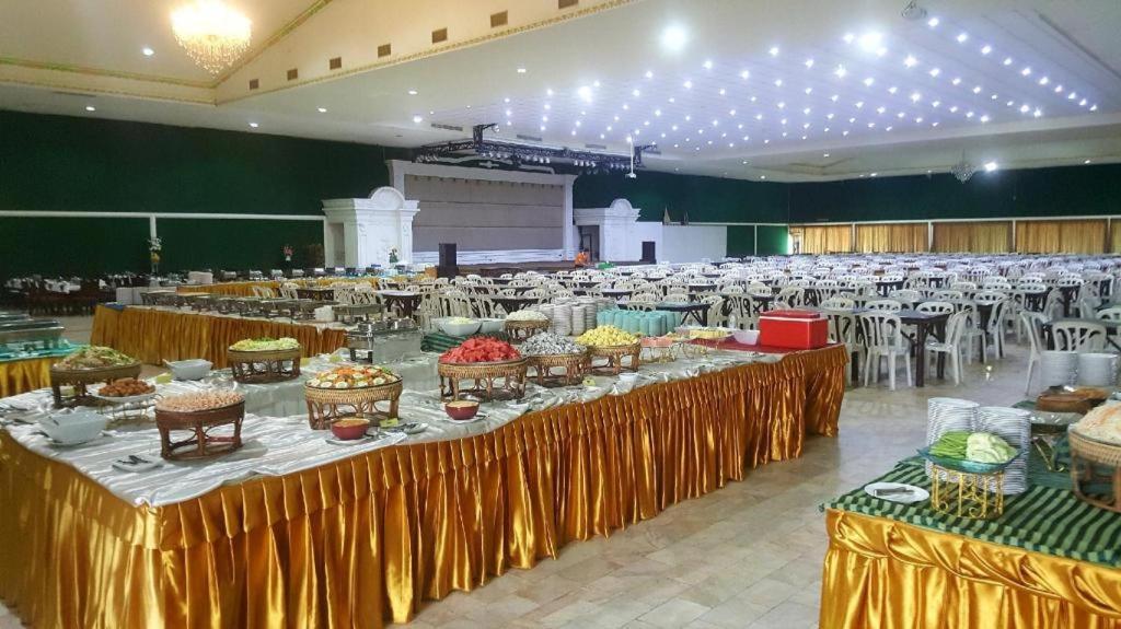 The Pine Resort Pathum Thani Bagian luar foto