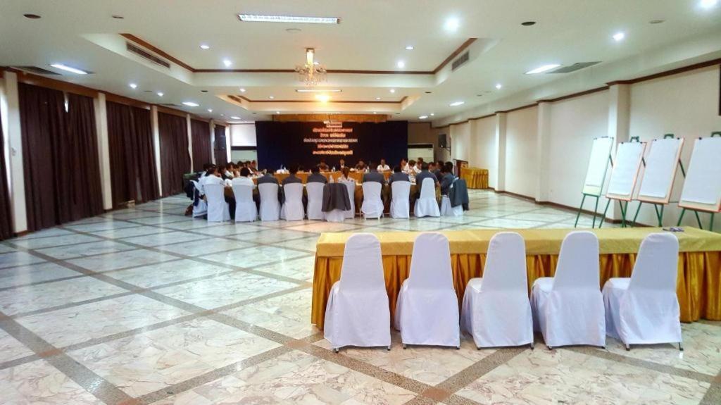 The Pine Resort Pathum Thani Bagian luar foto