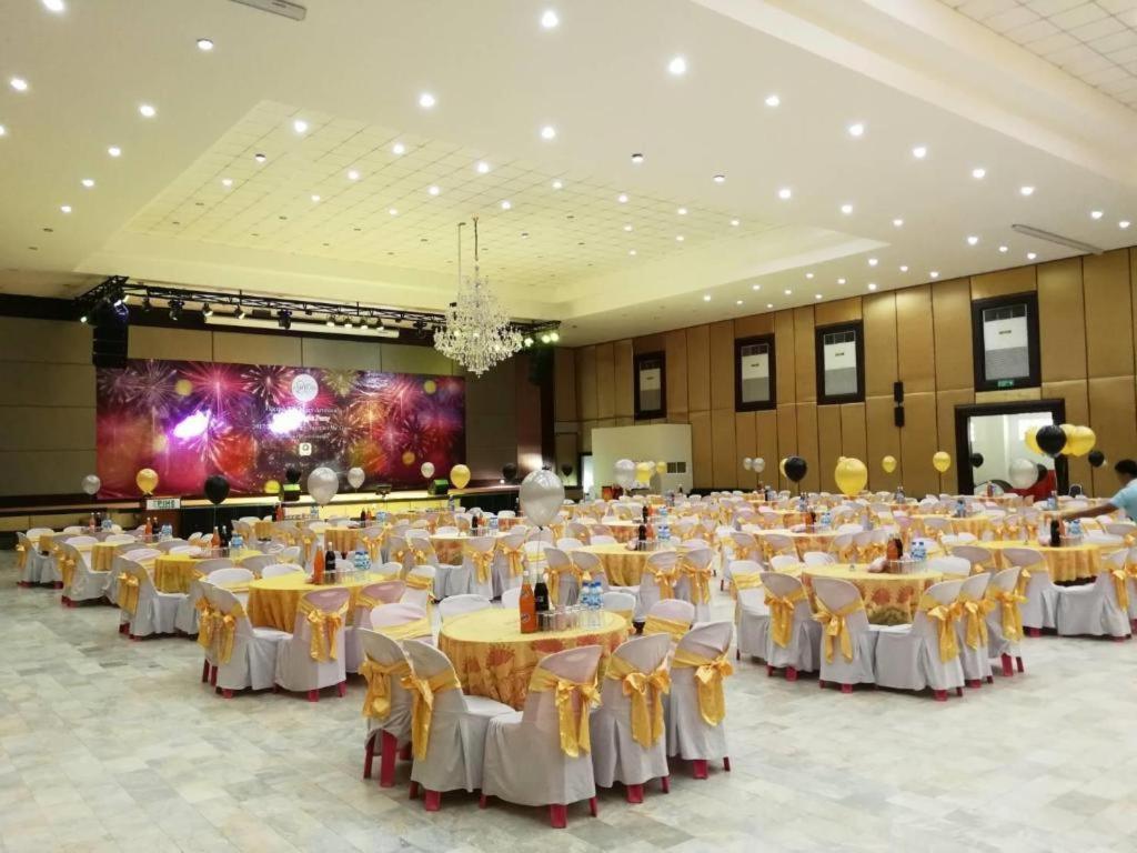 The Pine Resort Pathum Thani Bagian luar foto
