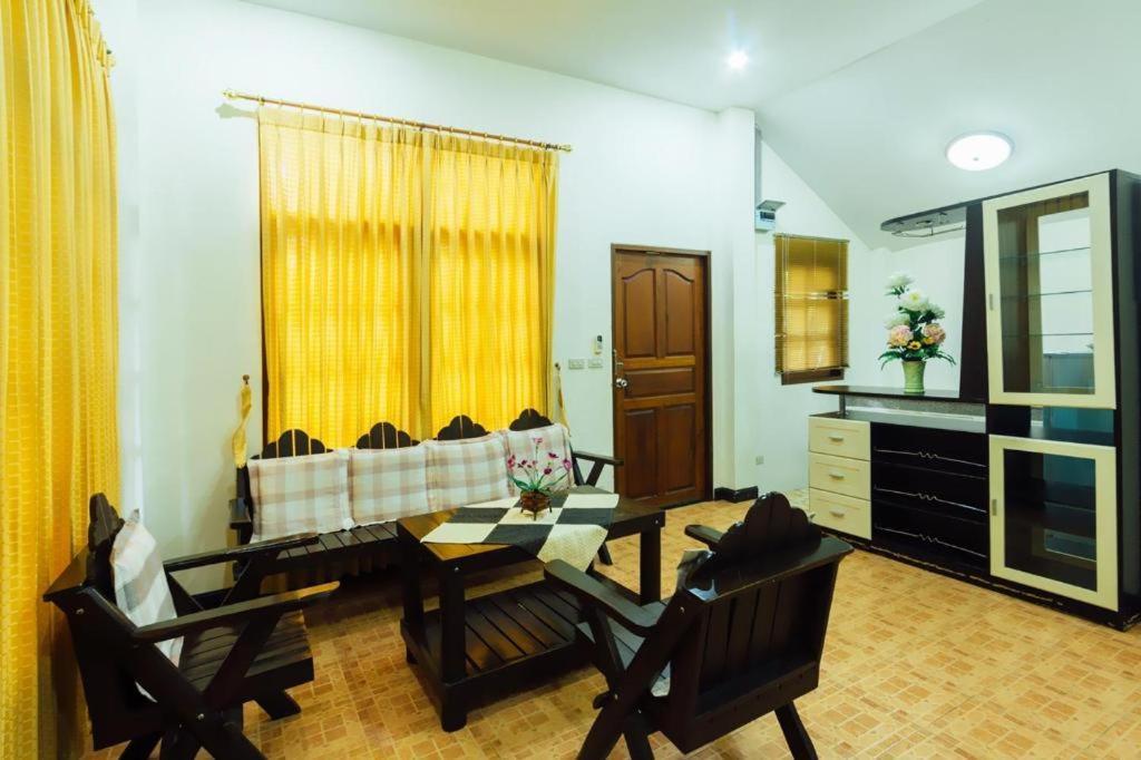 The Pine Resort Pathum Thani Bagian luar foto