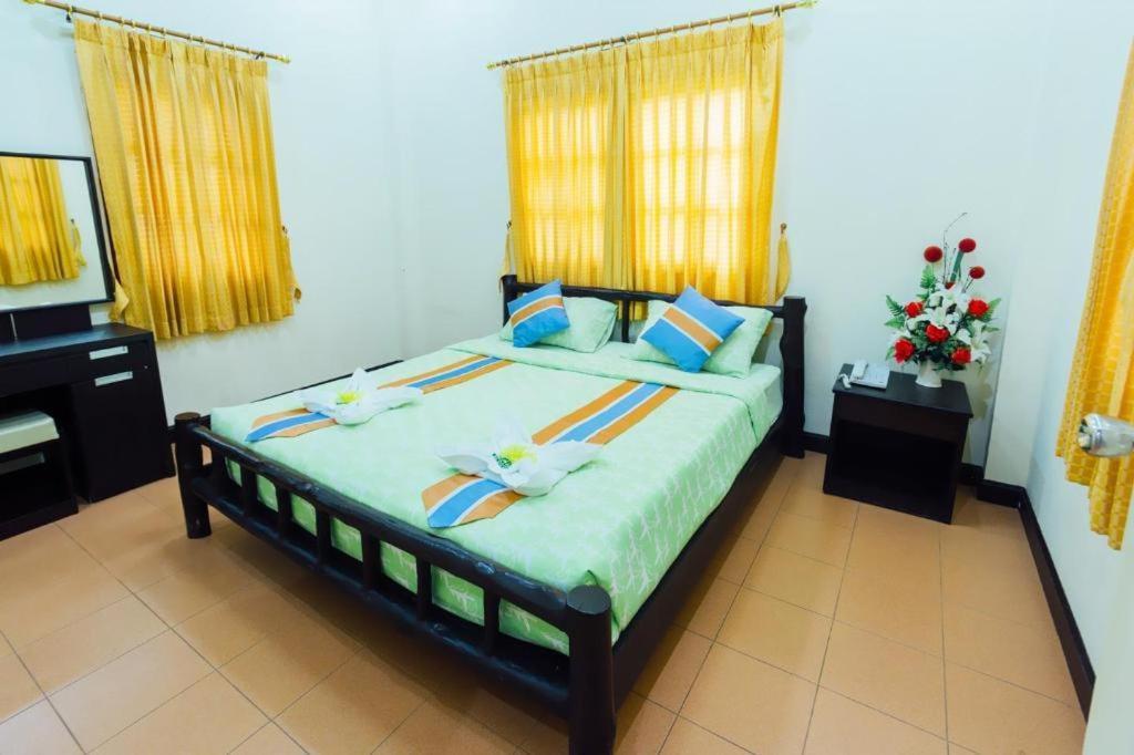 The Pine Resort Pathum Thani Bagian luar foto