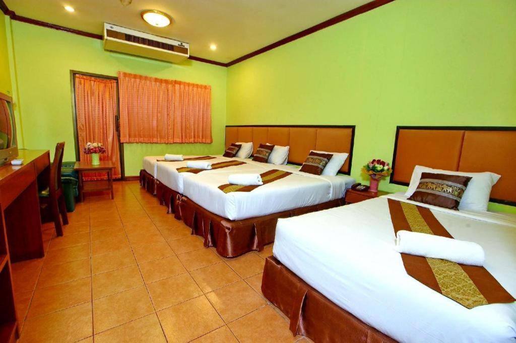 The Pine Resort Pathum Thani Bagian luar foto