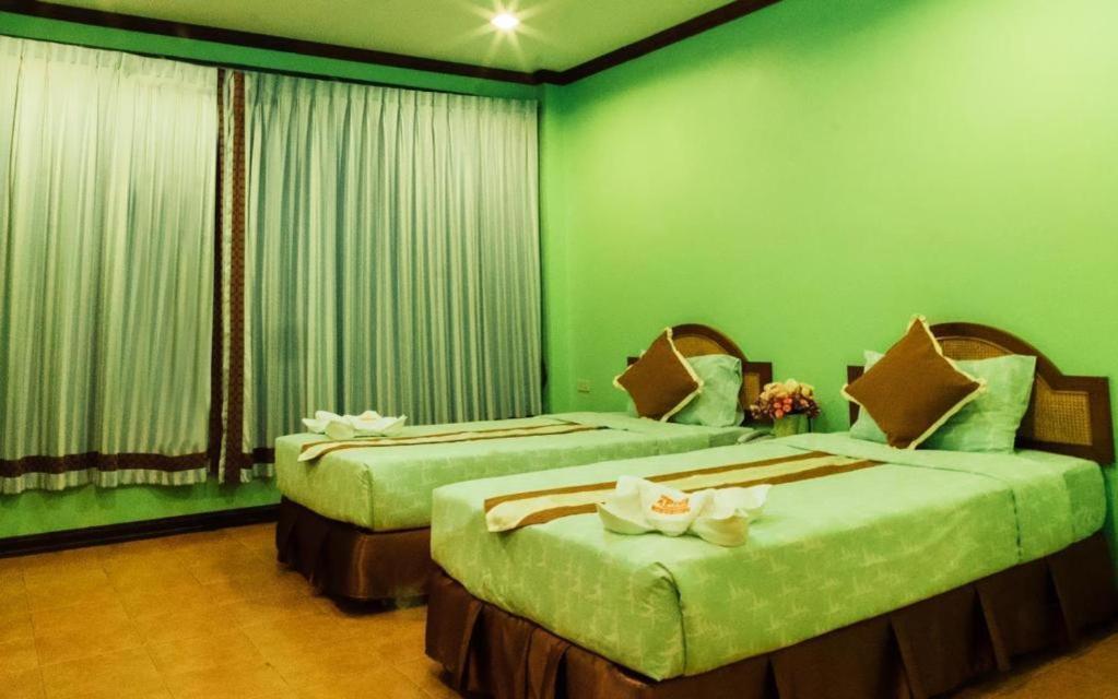 The Pine Resort Pathum Thani Bagian luar foto