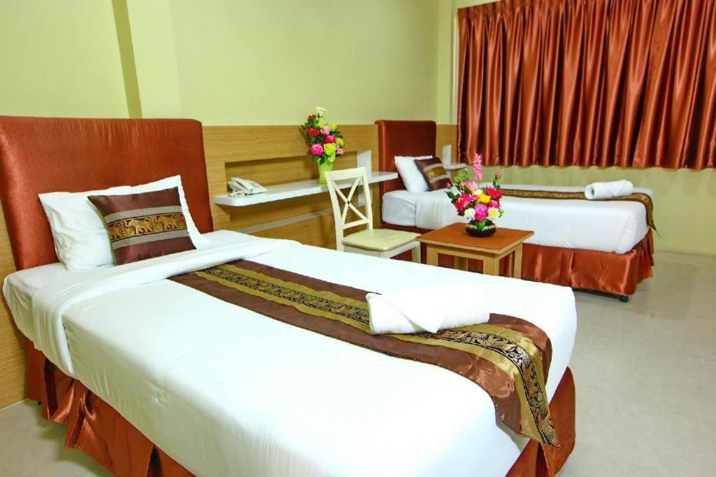 The Pine Resort Pathum Thani Bagian luar foto