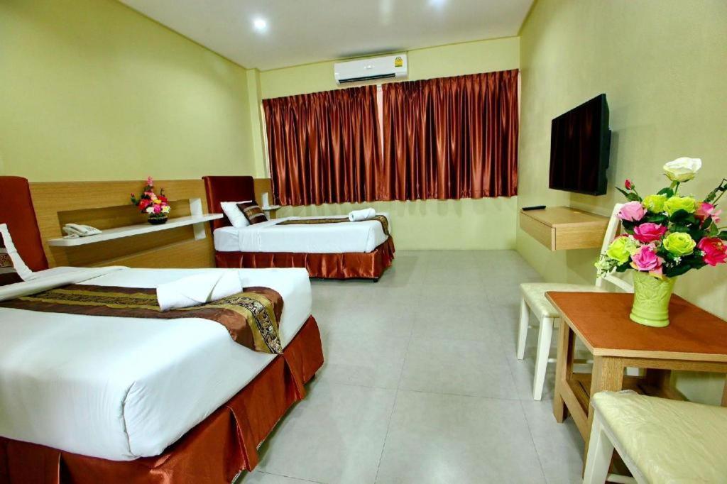 The Pine Resort Pathum Thani Bagian luar foto