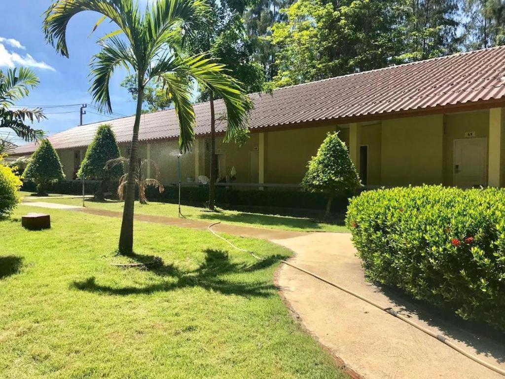 The Pine Resort Pathum Thani Bagian luar foto