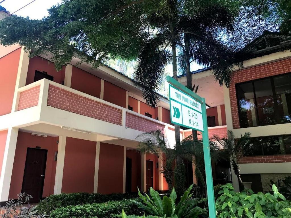 The Pine Resort Pathum Thani Bagian luar foto