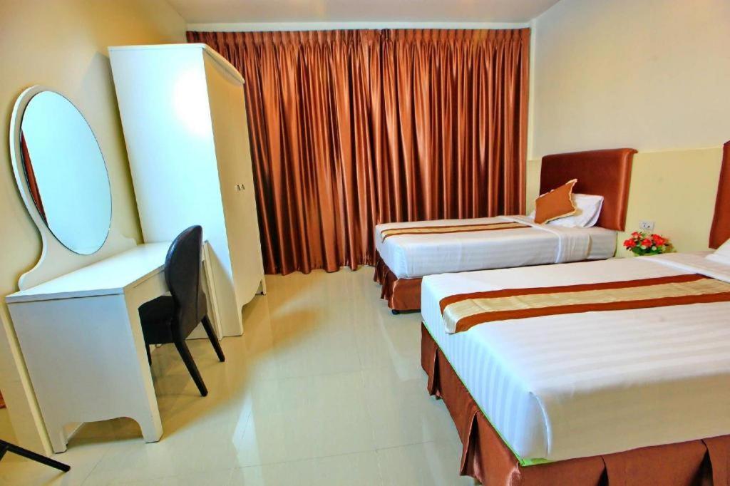 The Pine Resort Pathum Thani Bagian luar foto