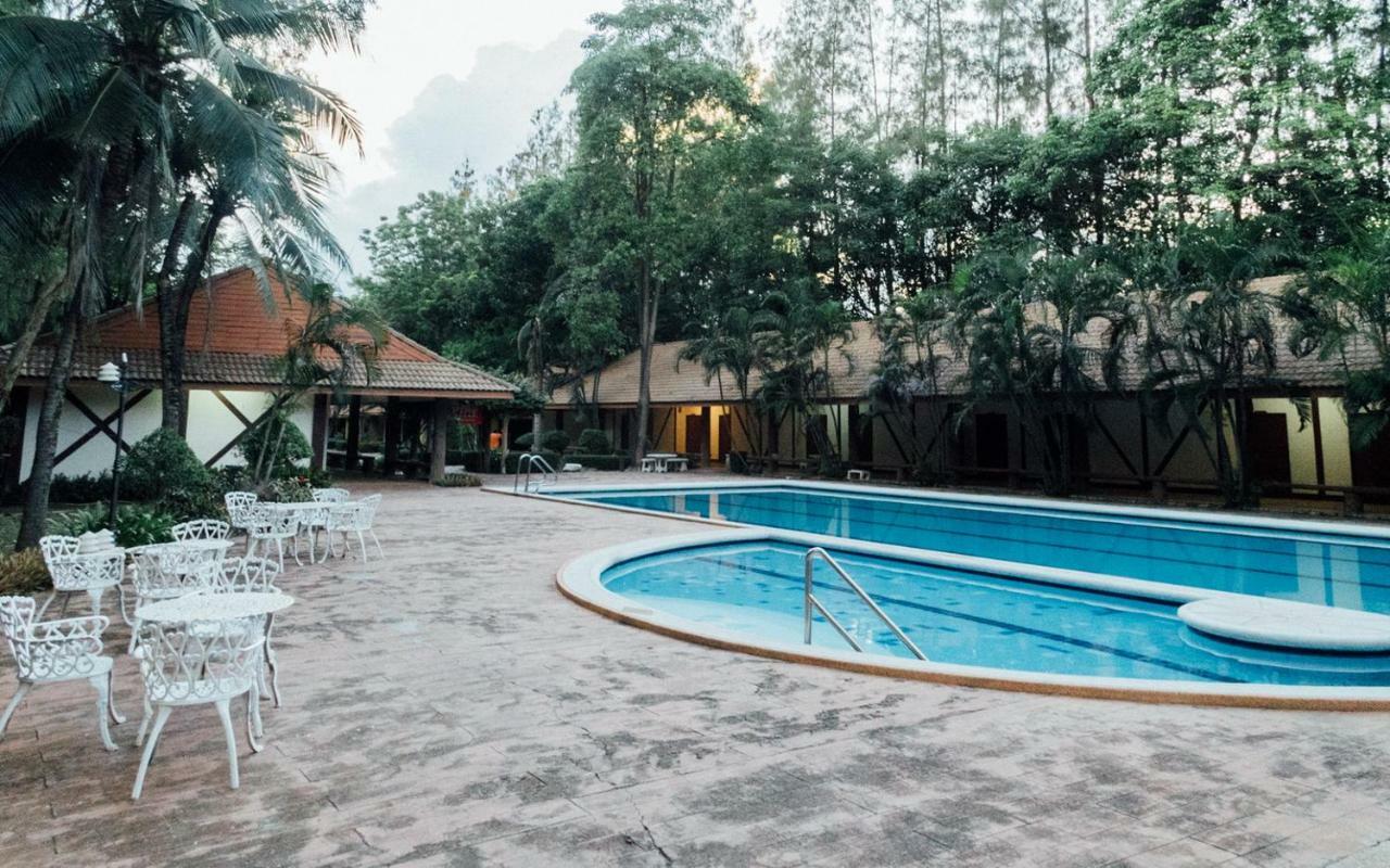 The Pine Resort Pathum Thani Bagian luar foto